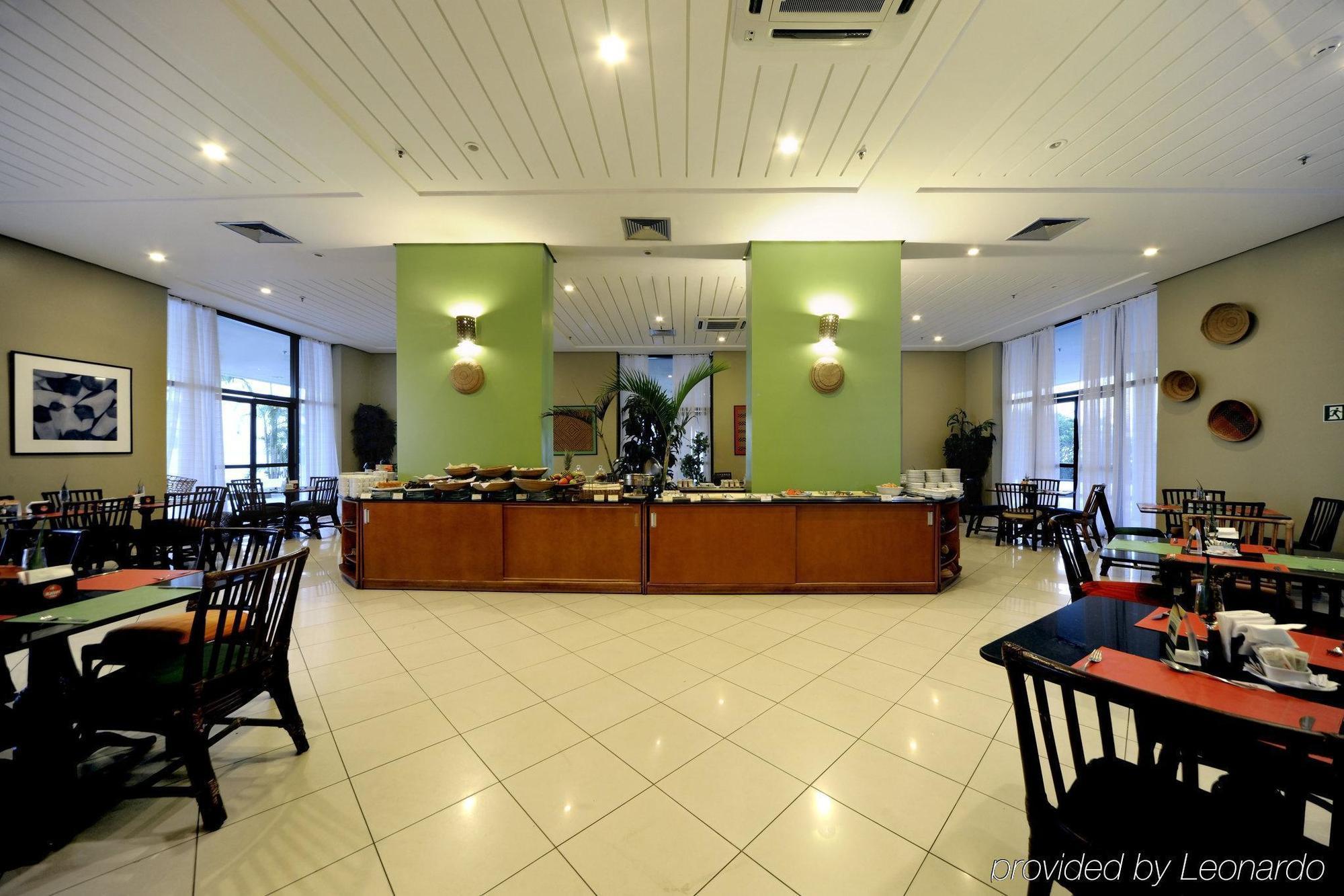 Wyndham Garden Manaus Otel Restoran fotoğraf